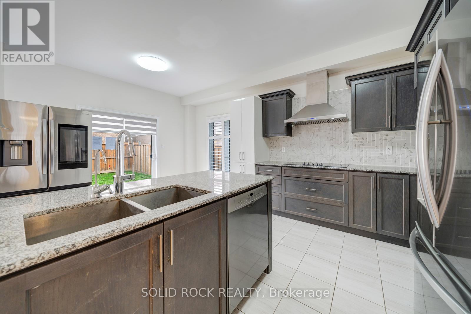 22 Tait Crescent, Clarington, Ontario  L1C 7G7 - Photo 15 - E13106852
