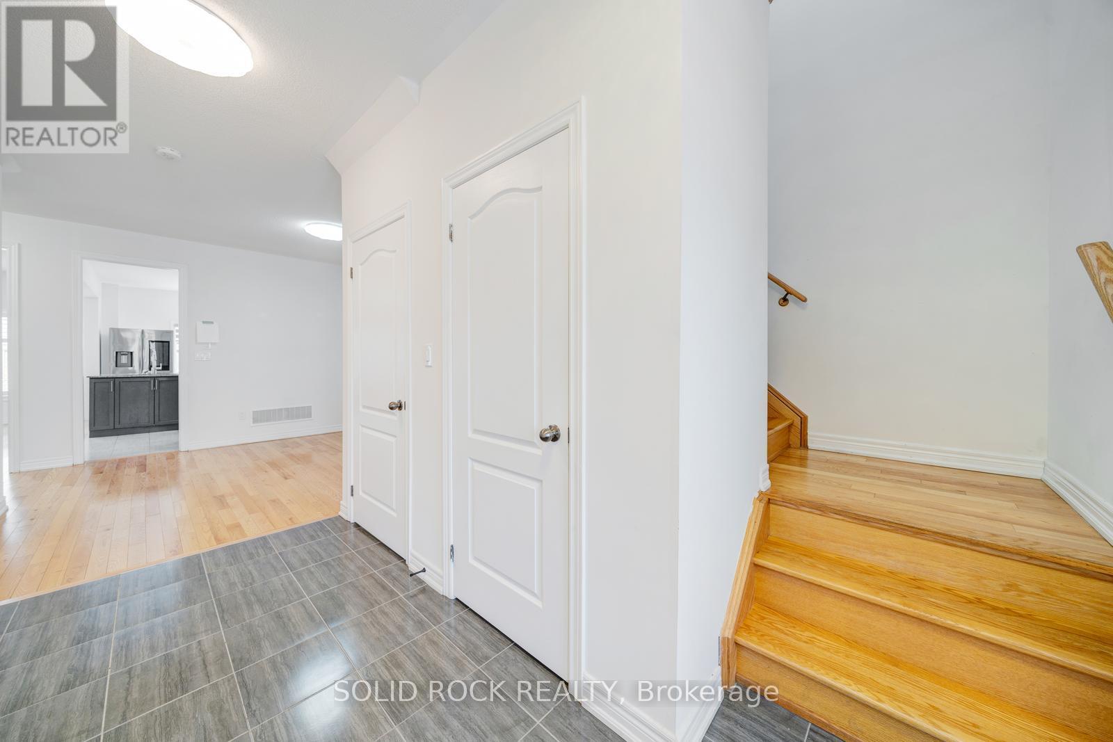 22 Tait Crescent, Clarington, Ontario  L1C 7G7 - Photo 5 - E13106852