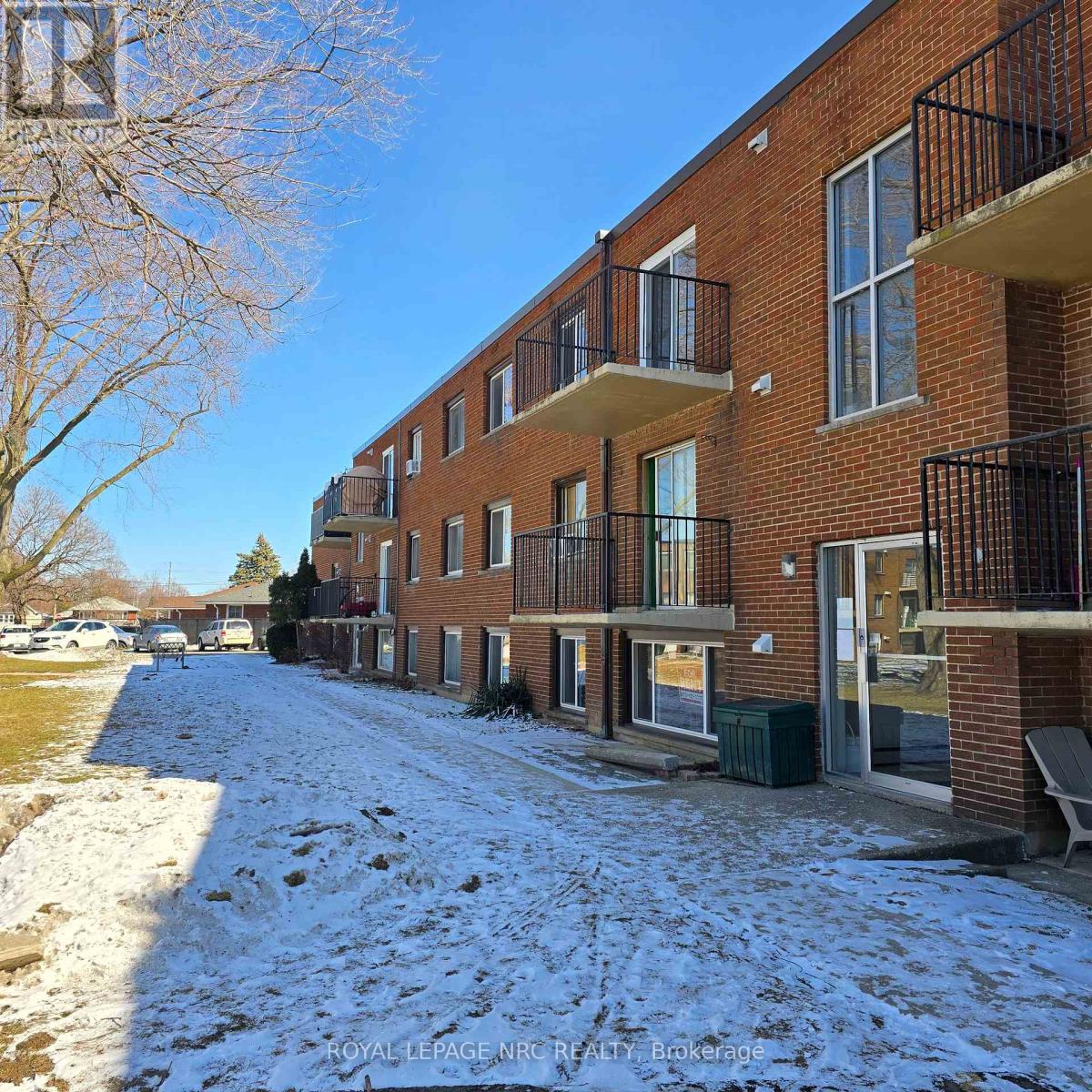 36 - 452 Carlton Street, St. Catharines, Ontario  L2M 4X1 - Photo 3 - X13106832