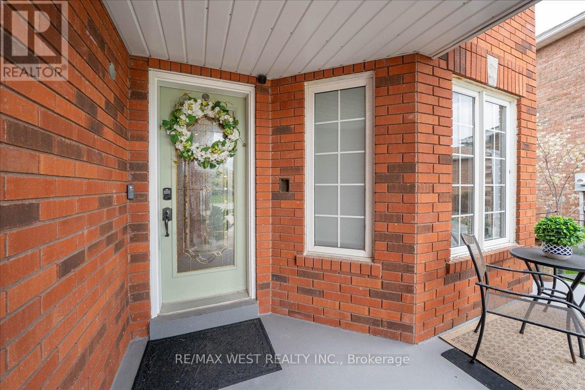12 Berrydown Drive, Caledon, Ontario  L7E 1L8 - Photo 5 - W13090894