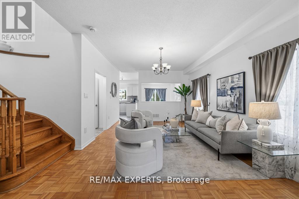 62 Colonial Crescent, Richmond Hill, Ontario  L4E 3X3 - Photo 6 - N13106756