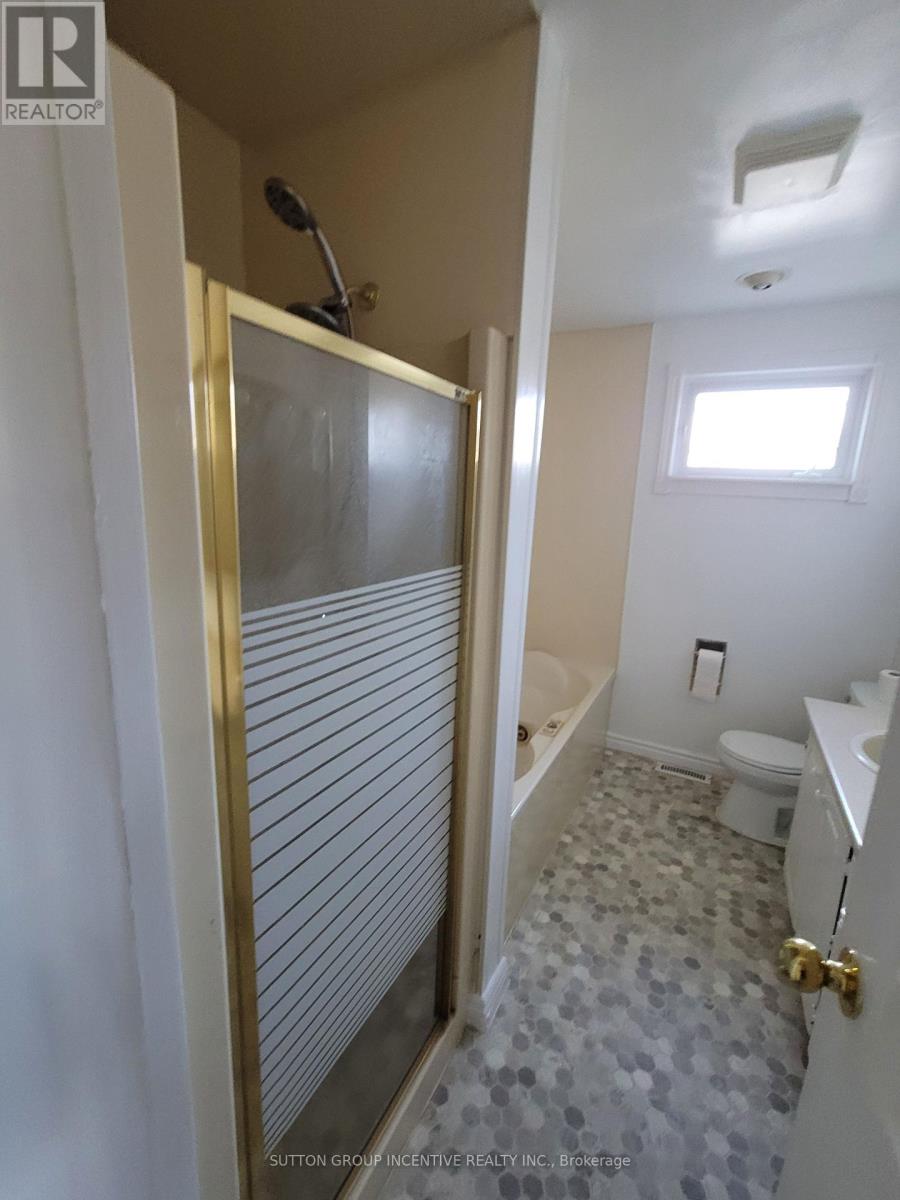 50 Farmingdale Crescent, Barrie, Ontario  L4M 5E5 - Photo 14 - S13106824