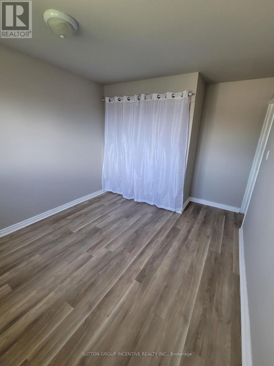 50 Farmingdale Crescent, Barrie, Ontario  L4M 5E5 - Photo 15 - S13106824