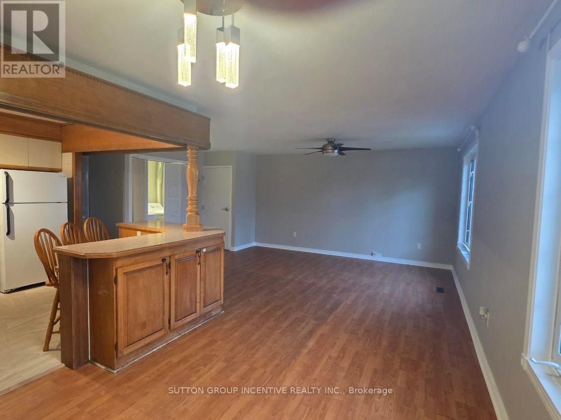 50 Farmingdale Crescent, Barrie, Ontario  L4M 5E5 - Photo 4 - S13106824