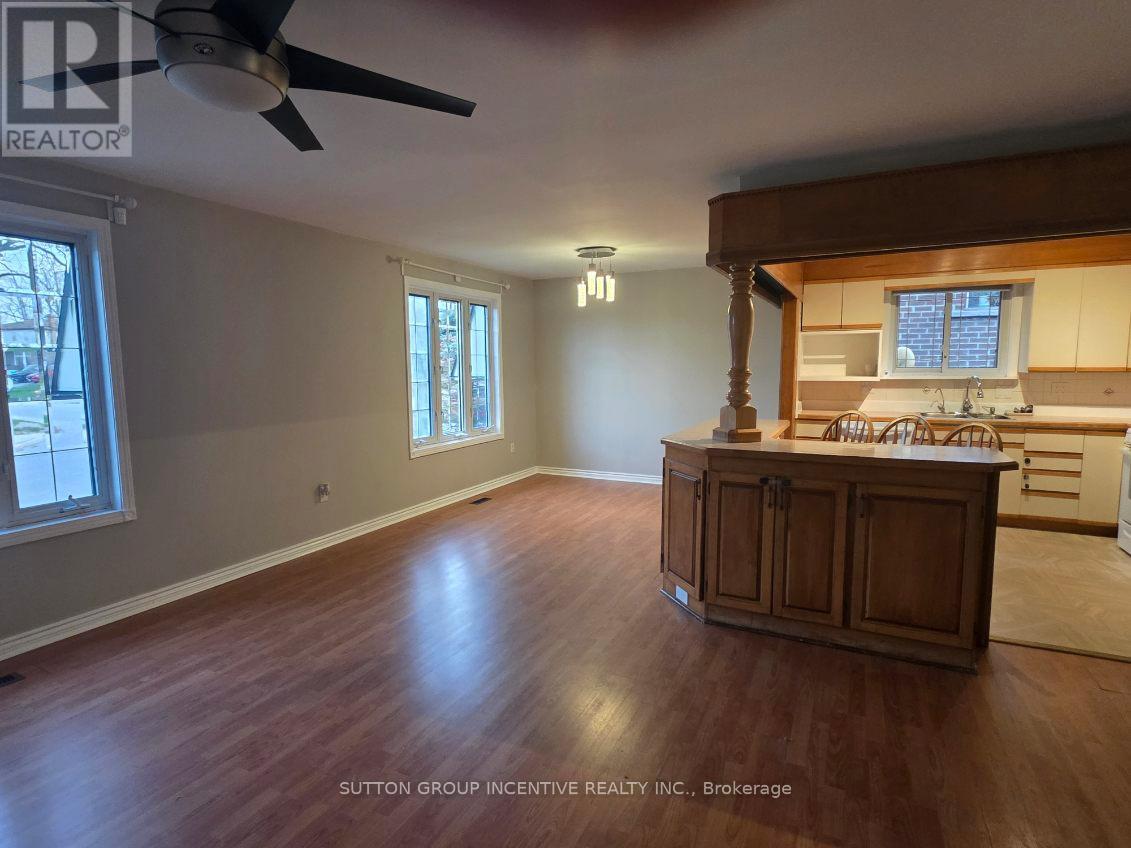 50 Farmingdale Crescent, Barrie, Ontario  L4M 5E5 - Photo 5 - S13106824