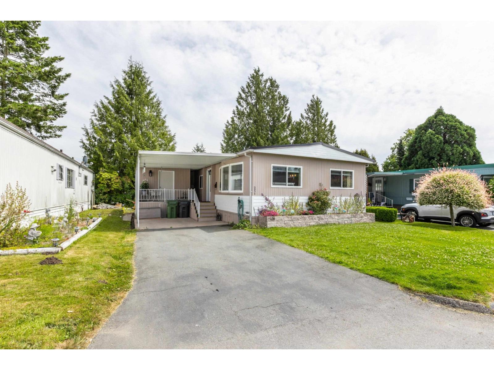 251 1840 160 Street, Surrey, British Columbia  V4A 4X4 - Photo 2 - R3075335