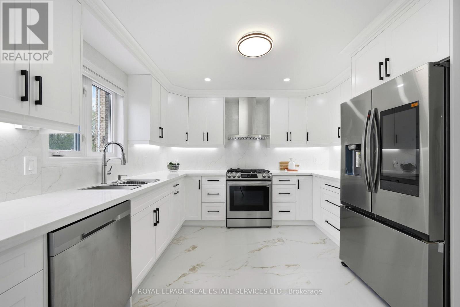 2531 Morrison Avenue, Mississauga, Ontario  L5C 3J6 - Photo 12 - W13106760