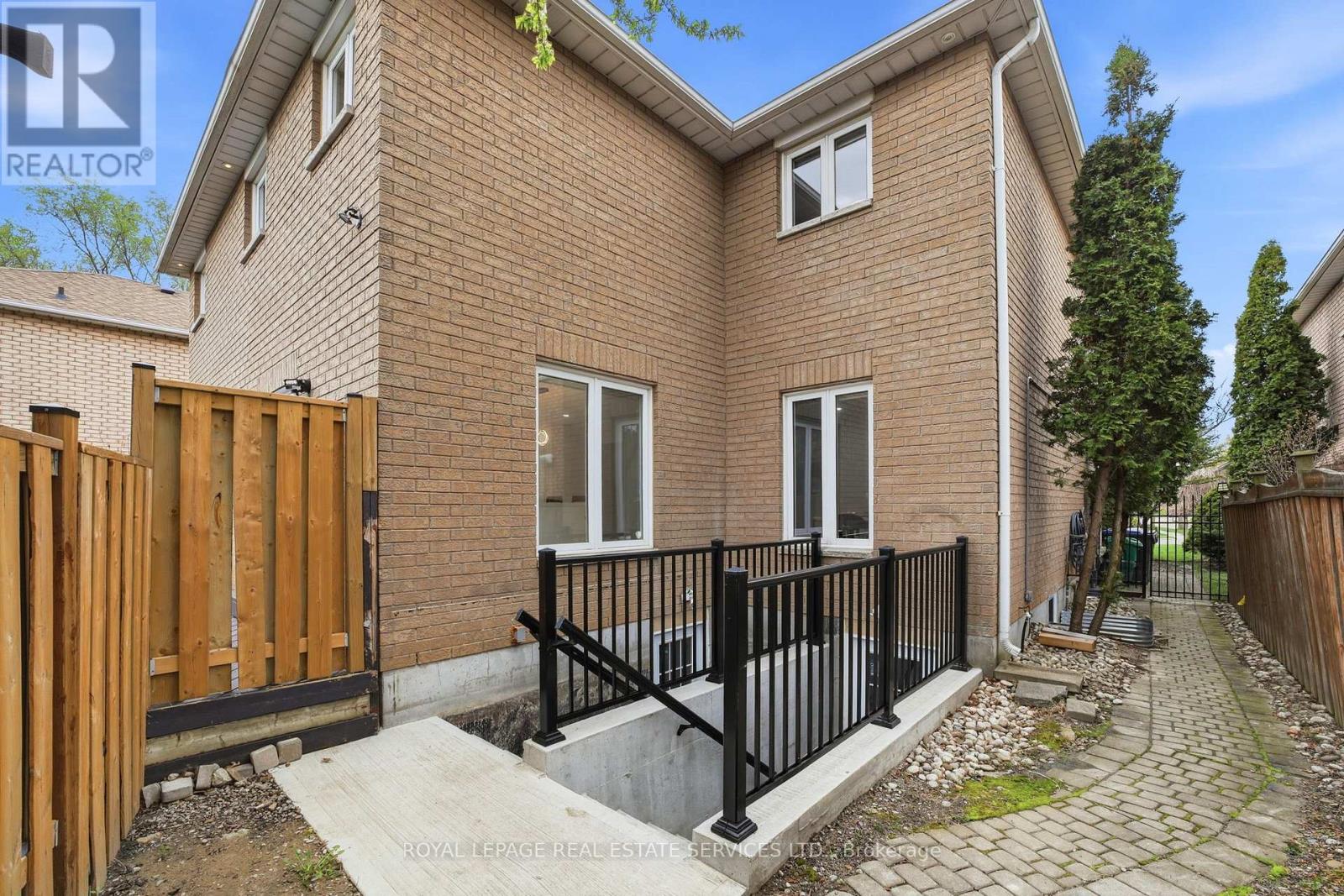 2531 Morrison Avenue, Mississauga, Ontario  L5C 3J6 - Photo 48 - W13106760