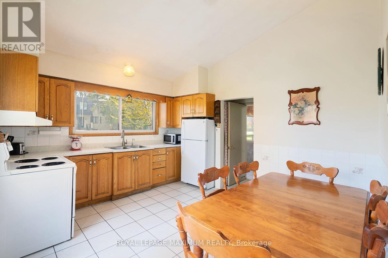 565 Pinegrove Road, Oakville, Ontario  L6K 2C5 - Photo 7 - W13106764