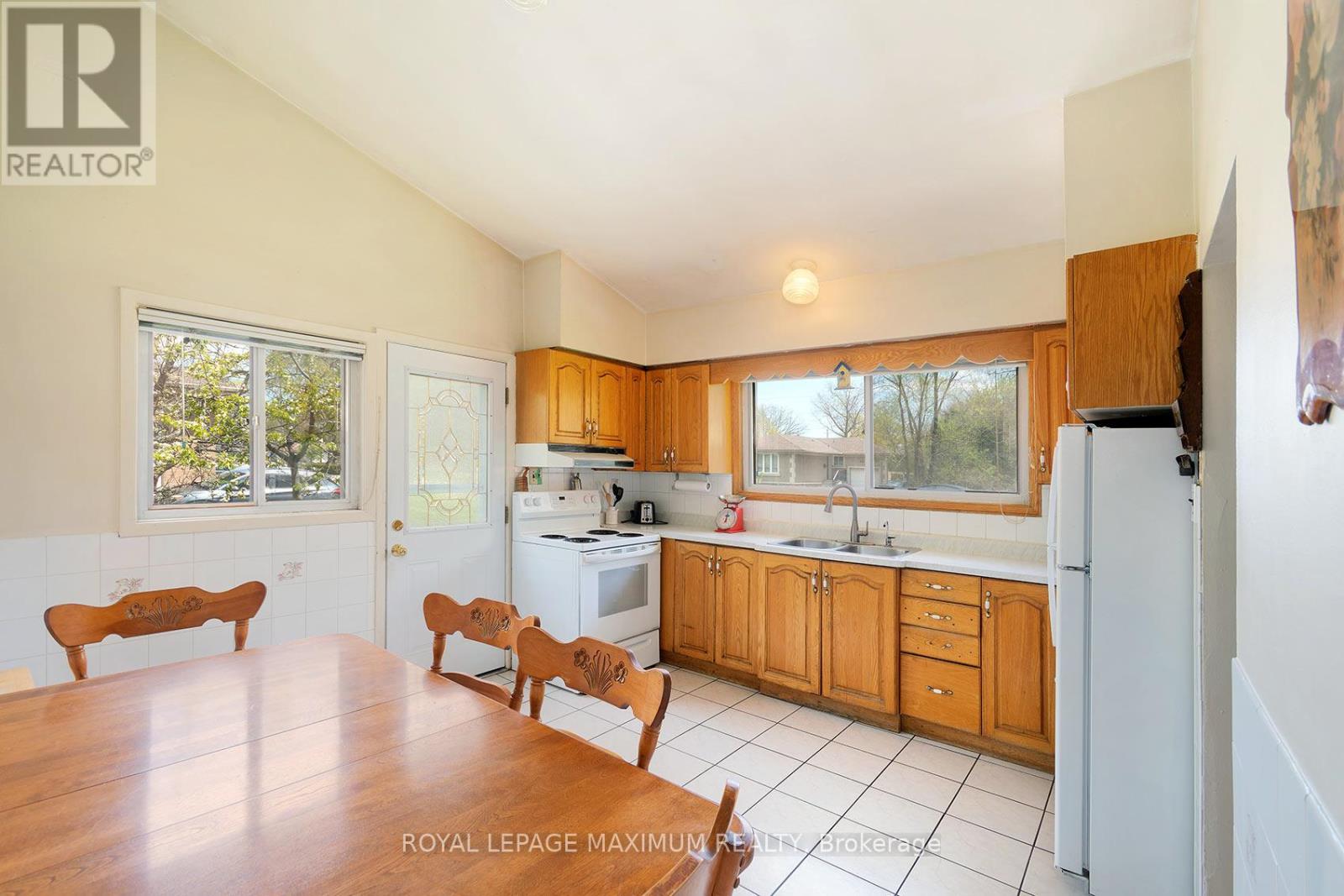 565 Pinegrove Road, Oakville, Ontario  L6K 2C5 - Photo 8 - W13106764