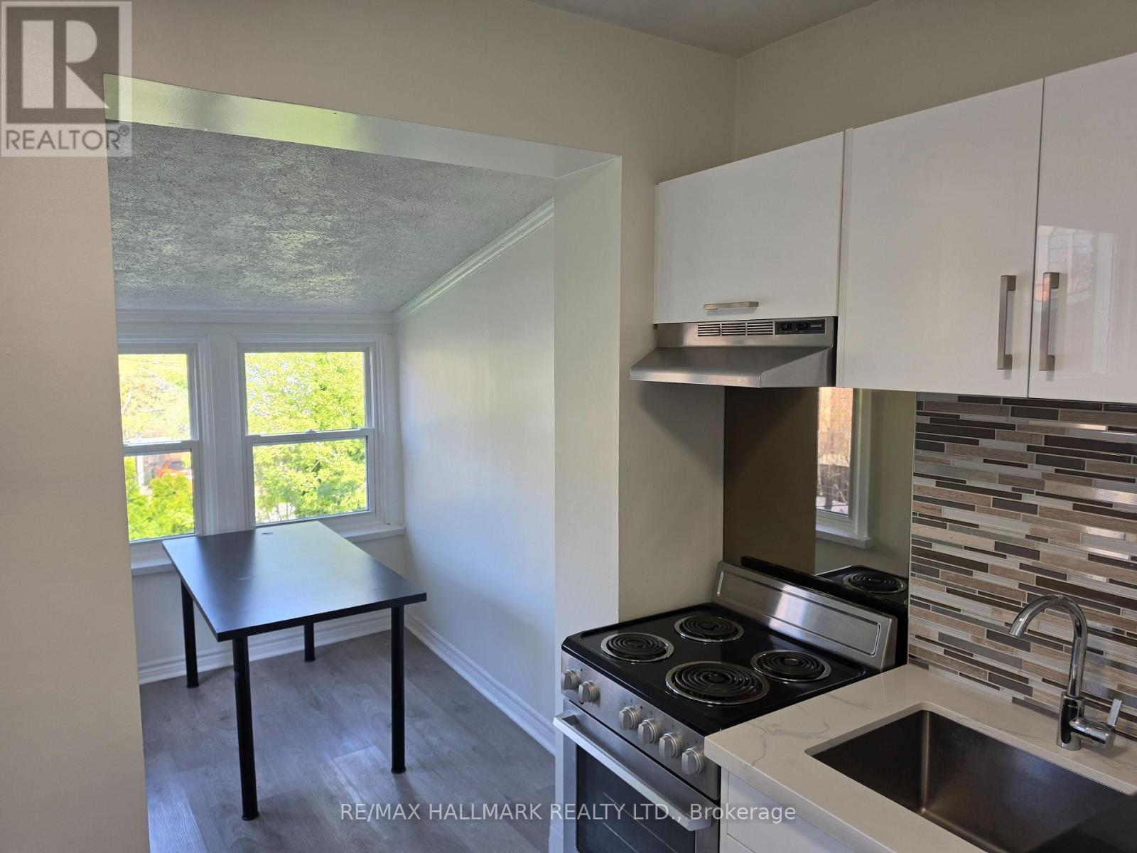 Upper - 797 Ossington Avenue, Toronto, Ontario  M6G 3T8 - Photo 14 - W13106766