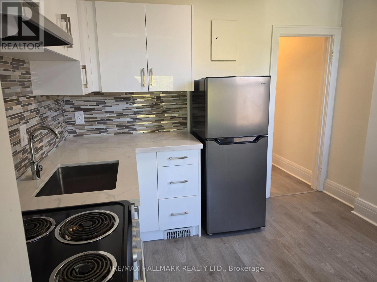 Upper - 797 Ossington Avenue, Toronto, Ontario  M6G 3T8 - Photo 17 - W13106766