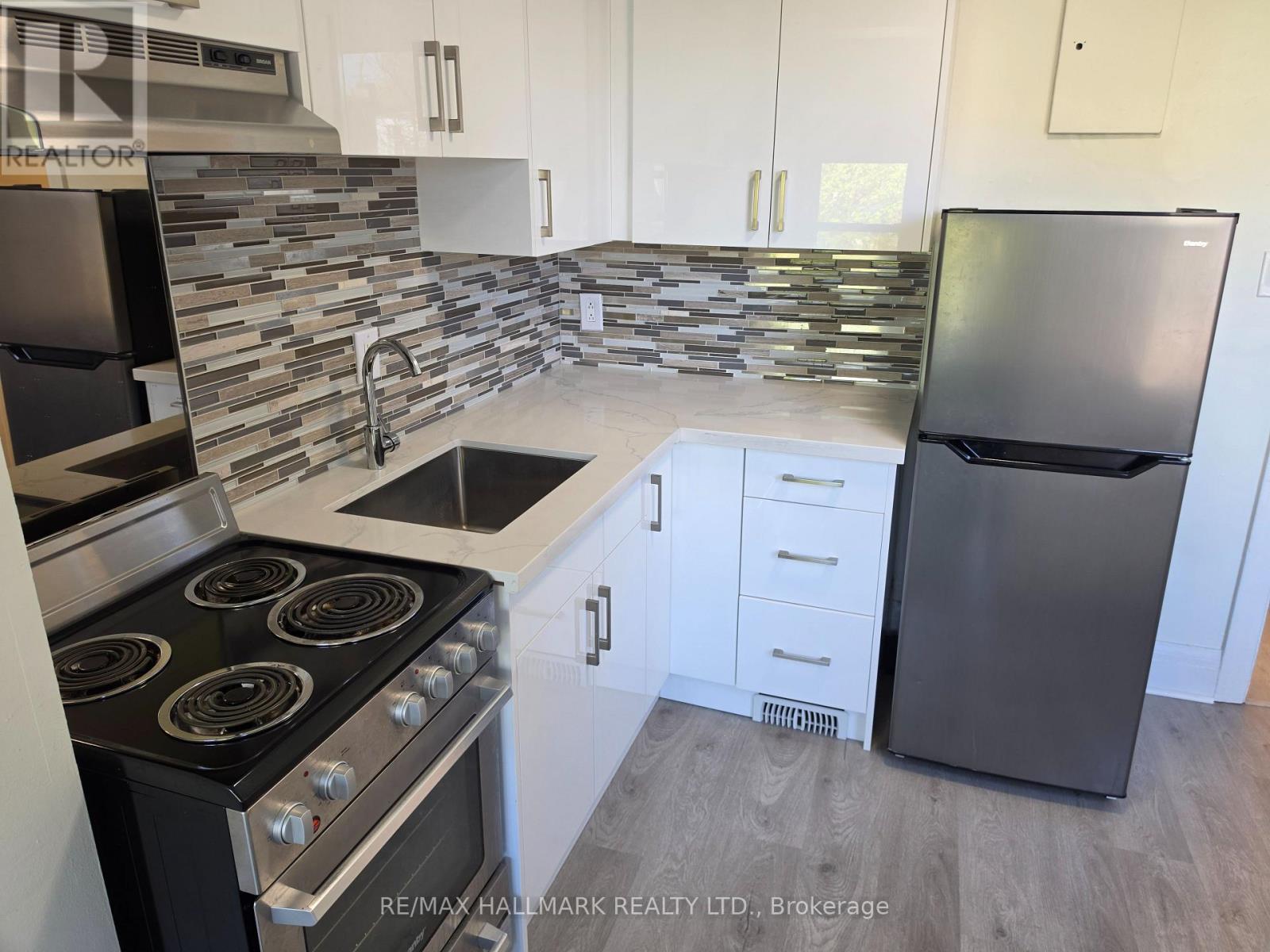 Upper - 797 Ossington Avenue, Toronto, Ontario  M6G 3T8 - Photo 18 - W13106766
