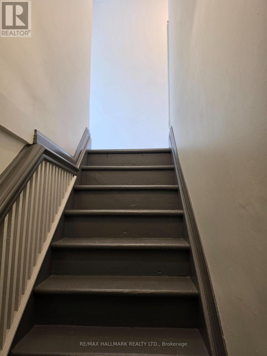 Upper - 797 Ossington Avenue, Toronto, Ontario  M6G 3T8 - Photo 2 - W13106766