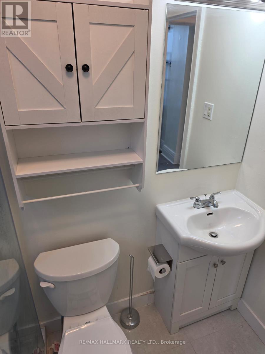 Upper - 797 Ossington Avenue, Toronto, Ontario  M6G 3T8 - Photo 23 - W13106766