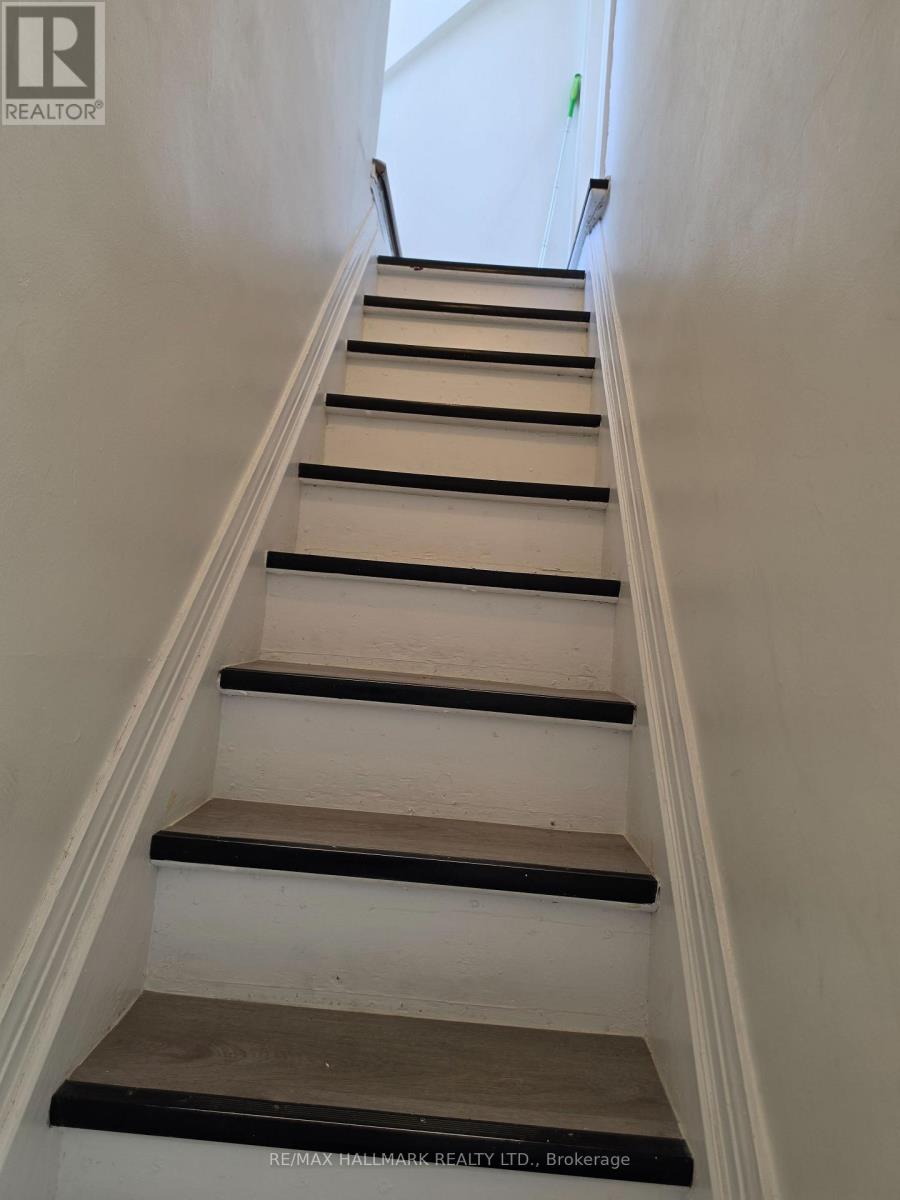Upper - 797 Ossington Avenue, Toronto, Ontario  M6G 3T8 - Photo 25 - W13106766