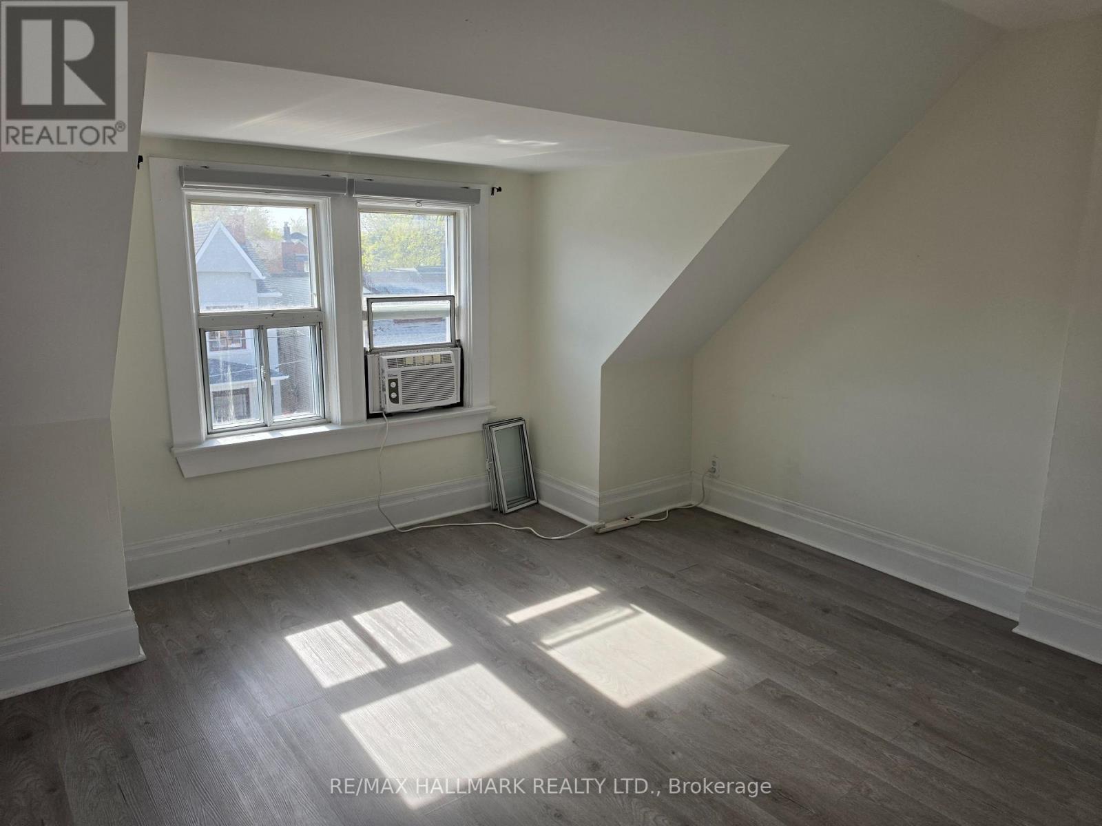 Upper - 797 Ossington Avenue, Toronto, Ontario  M6G 3T8 - Photo 27 - W13106766