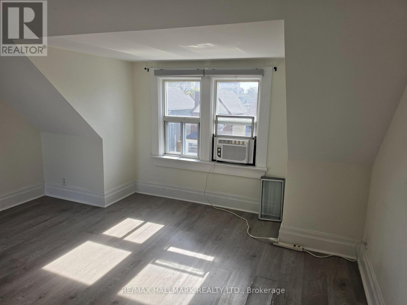 Upper - 797 Ossington Avenue, Toronto, Ontario  M6G 3T8 - Photo 28 - W13106766