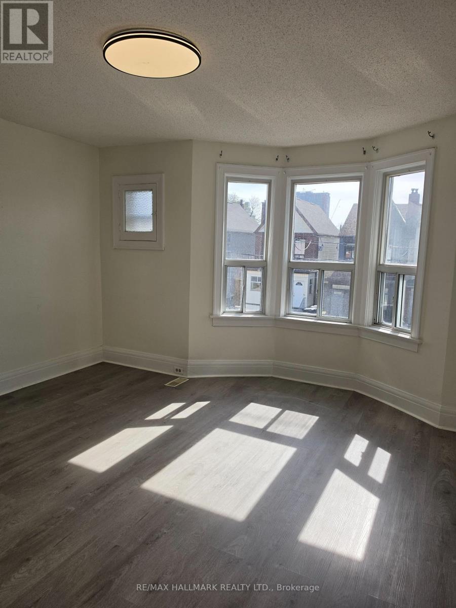 Upper - 797 Ossington Avenue, Toronto, Ontario  M6G 3T8 - Photo 3 - W13106766