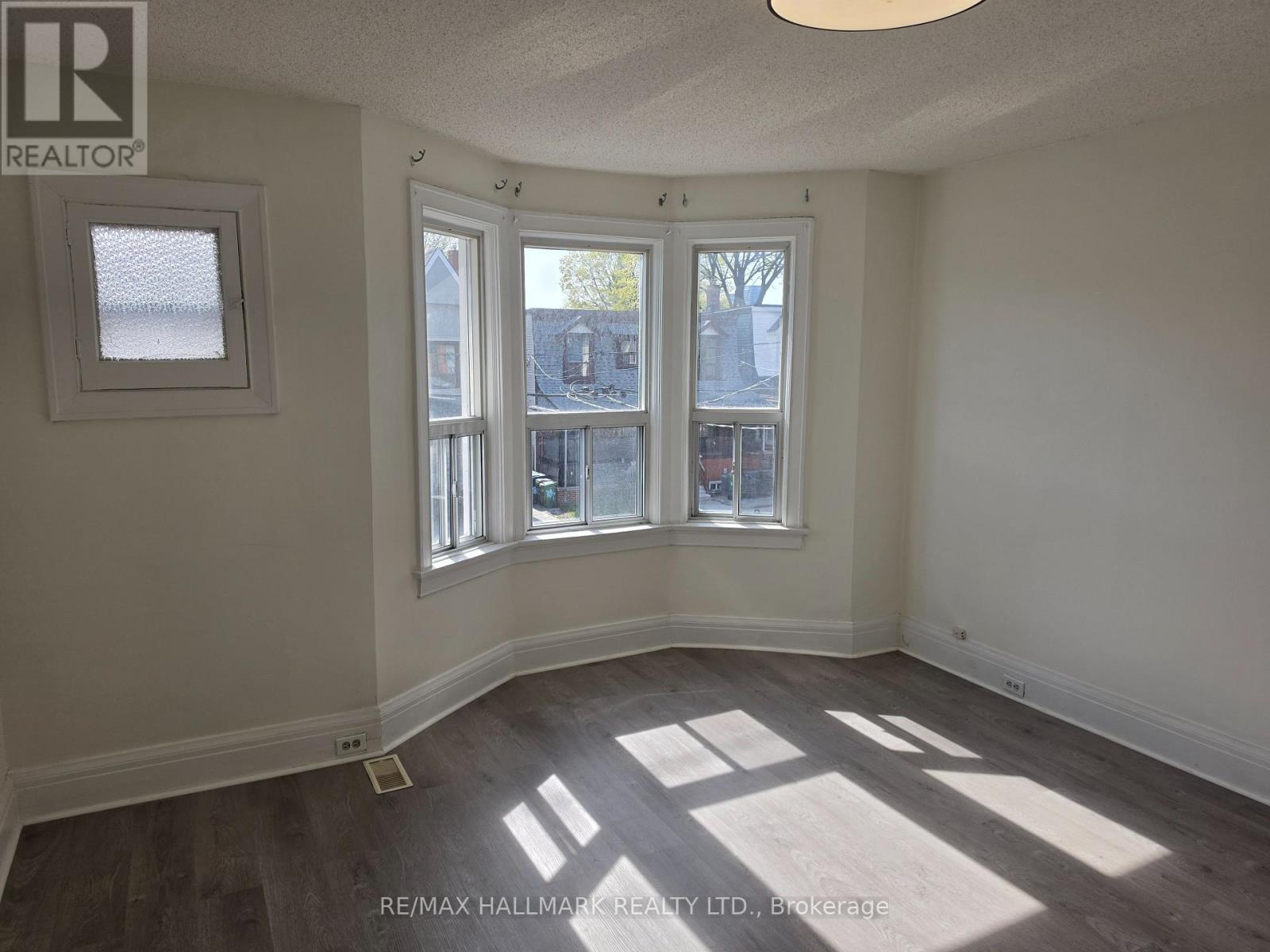 Upper - 797 Ossington Avenue, Toronto, Ontario  M6G 3T8 - Photo 6 - W13106766