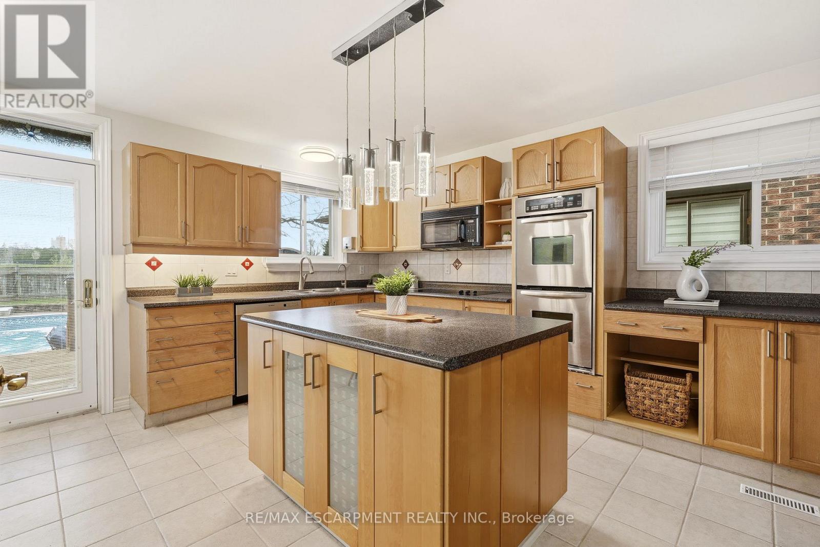 694 Mullin Way, Burlington, Ontario  L7L 4J7 - Photo 18 - W13106794