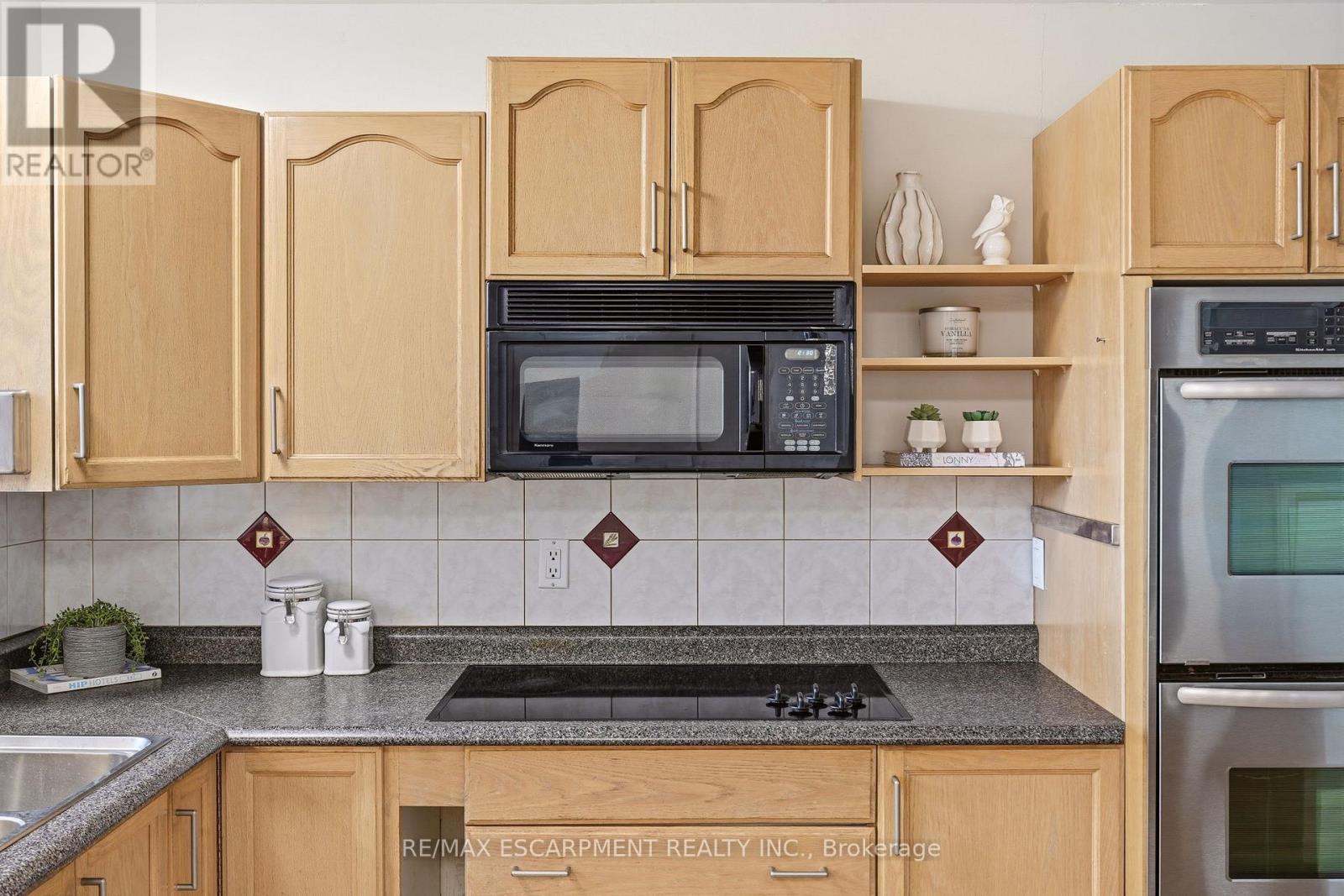 694 Mullin Way, Burlington, Ontario  L7L 4J7 - Photo 27 - W13106794