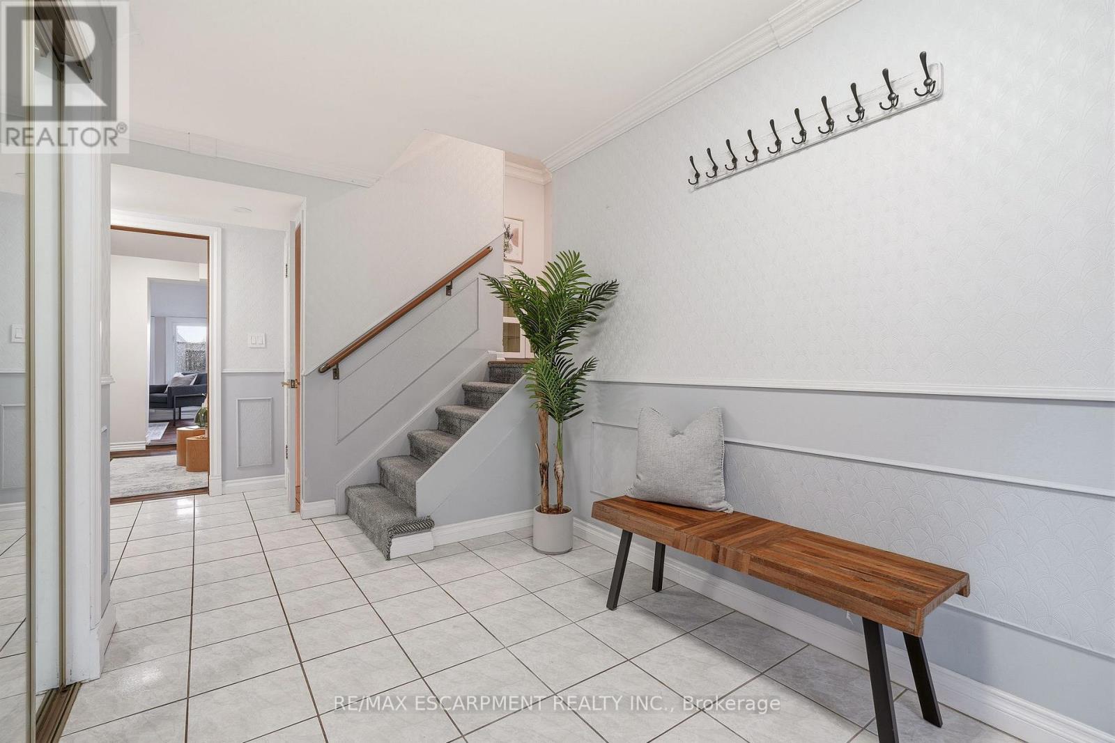 694 Mullin Way, Burlington, Ontario  L7L 4J7 - Photo 4 - W13106794