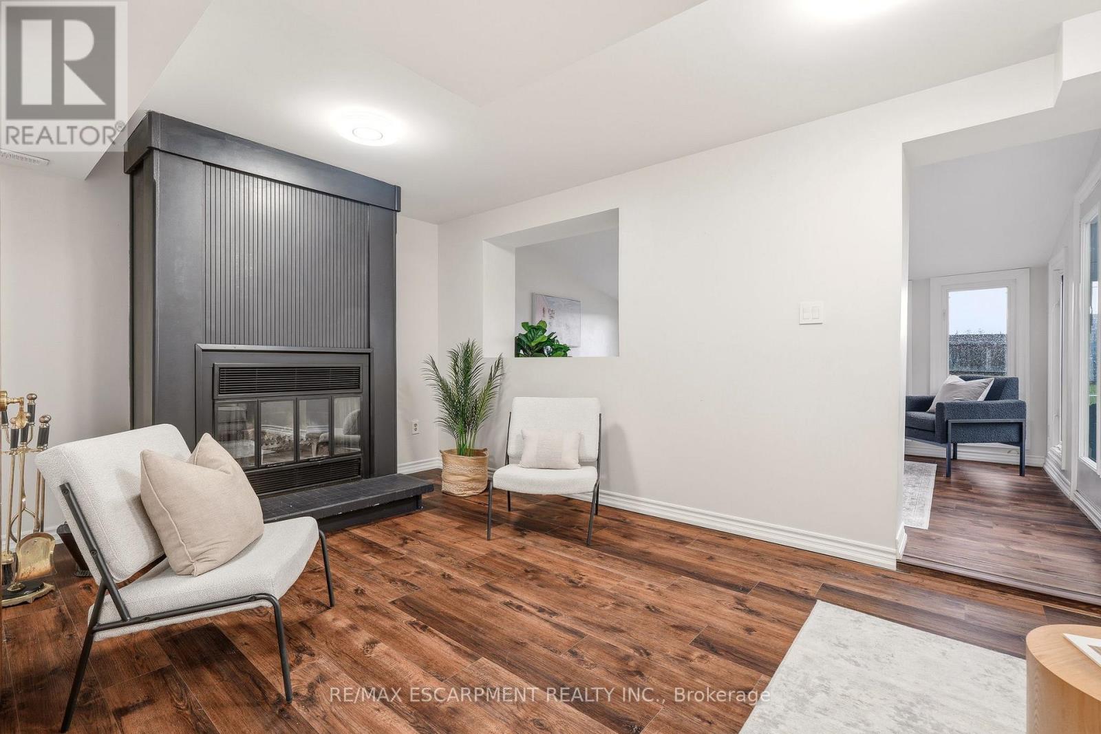 694 Mullin Way, Burlington, Ontario  L7L 4J7 - Photo 5 - W13106794