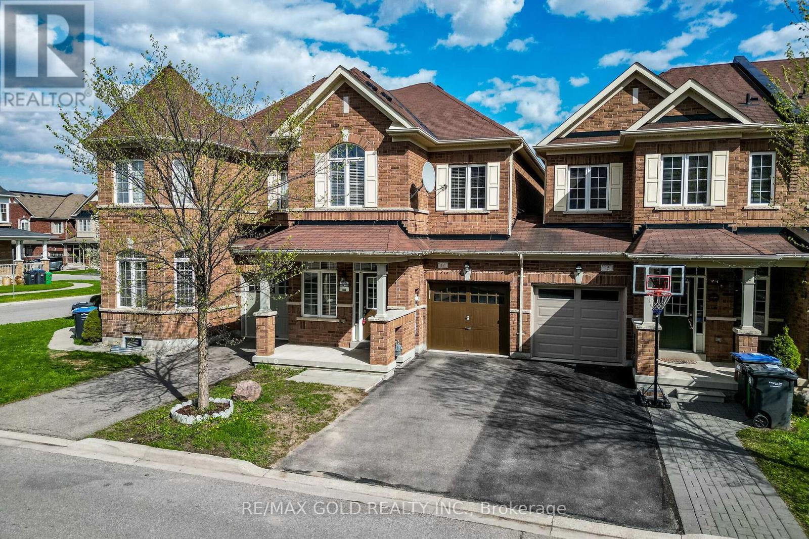 17 Primo Road, Brampton, Ontario  L7A 0Z9 - Photo 3 - W13106818