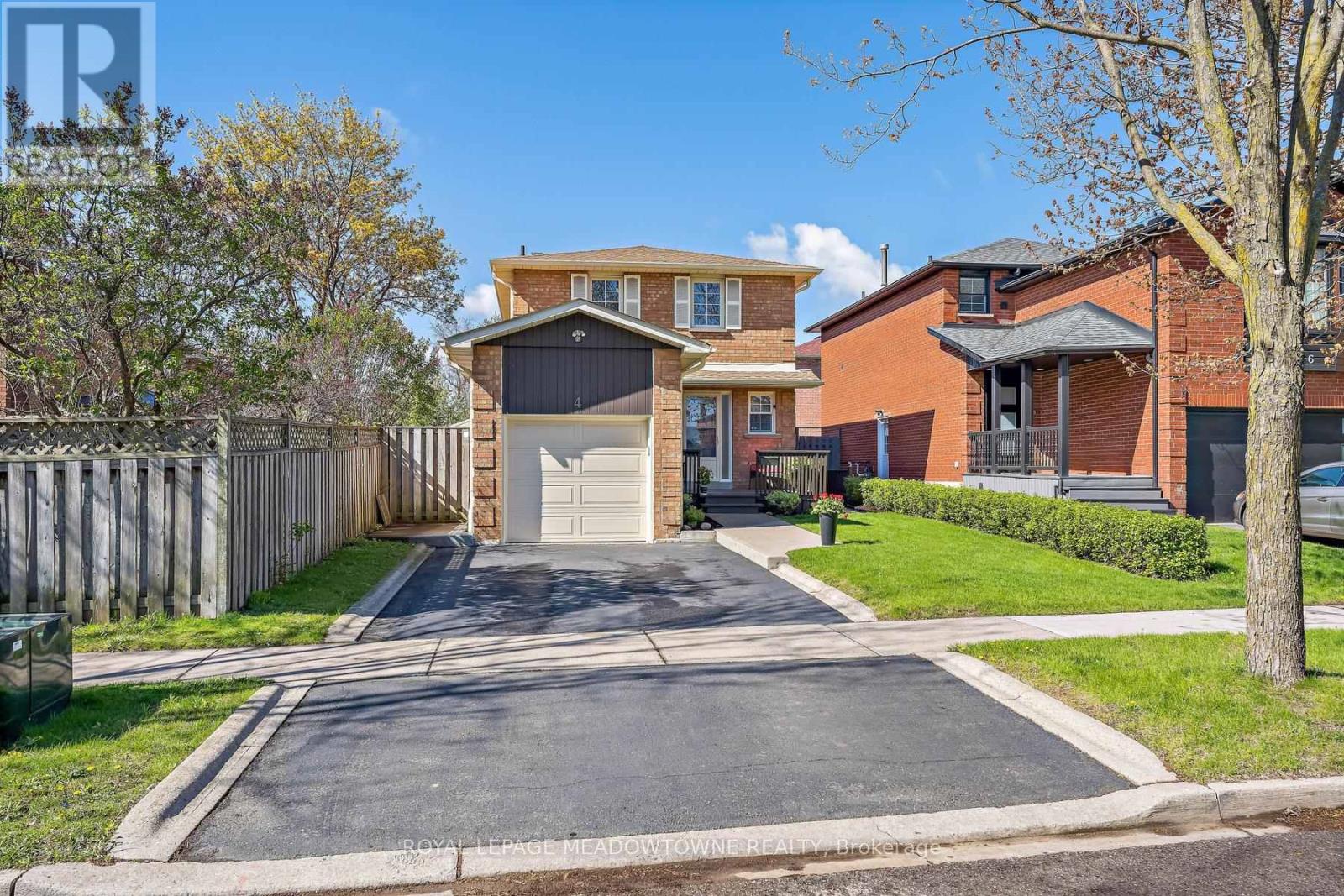 4 Shenstone Avenue, Brampton, Ontario  L6Z 2Y6 - Photo 1 - W13106828