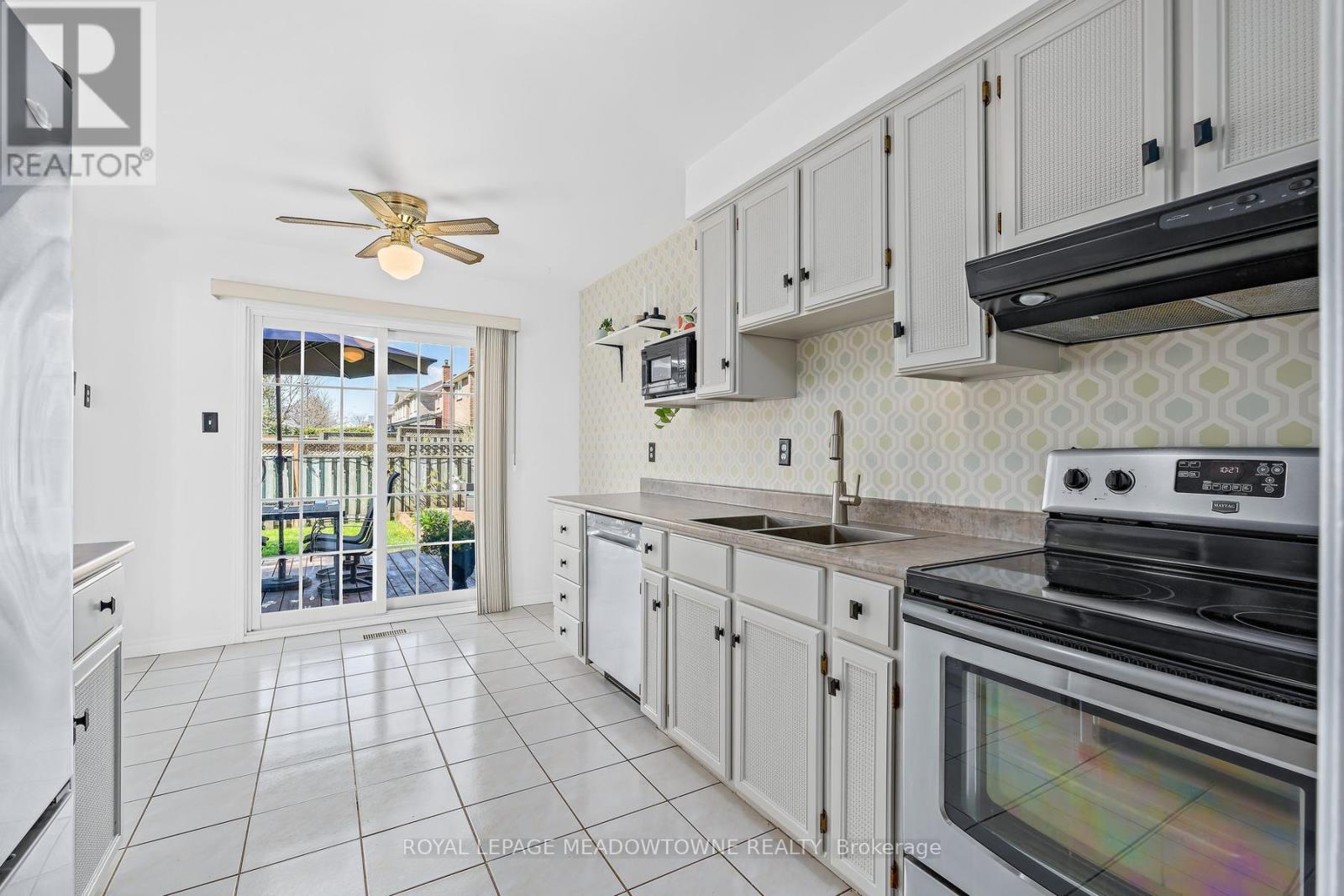 4 Shenstone Avenue, Brampton, Ontario  L6Z 2Y6 - Photo 10 - W13106828