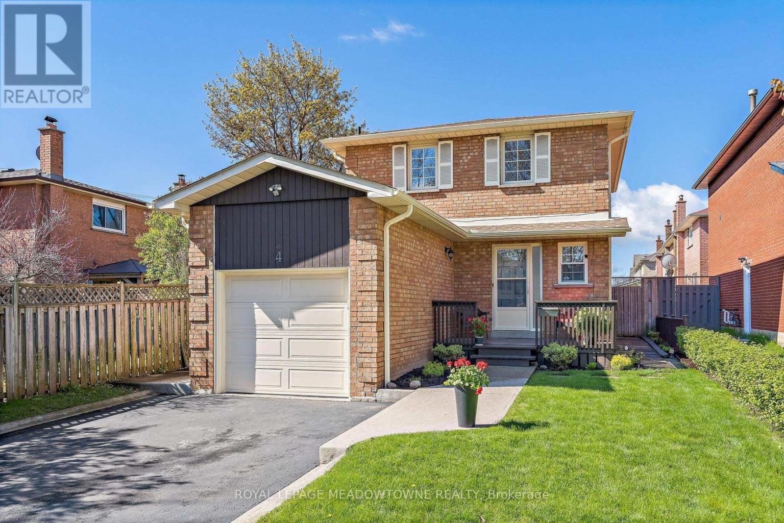 4 Shenstone Avenue, Brampton, Ontario  L6Z 2Y6 - Photo 2 - W13106828
