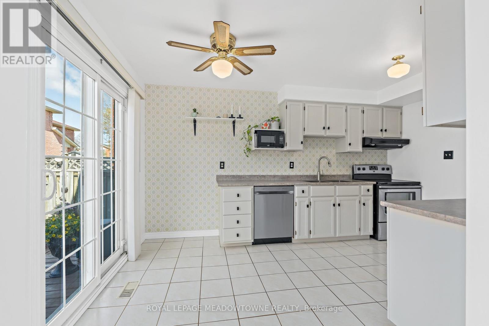 4 Shenstone Avenue, Brampton, Ontario  L6Z 2Y6 - Photo 7 - W13106828