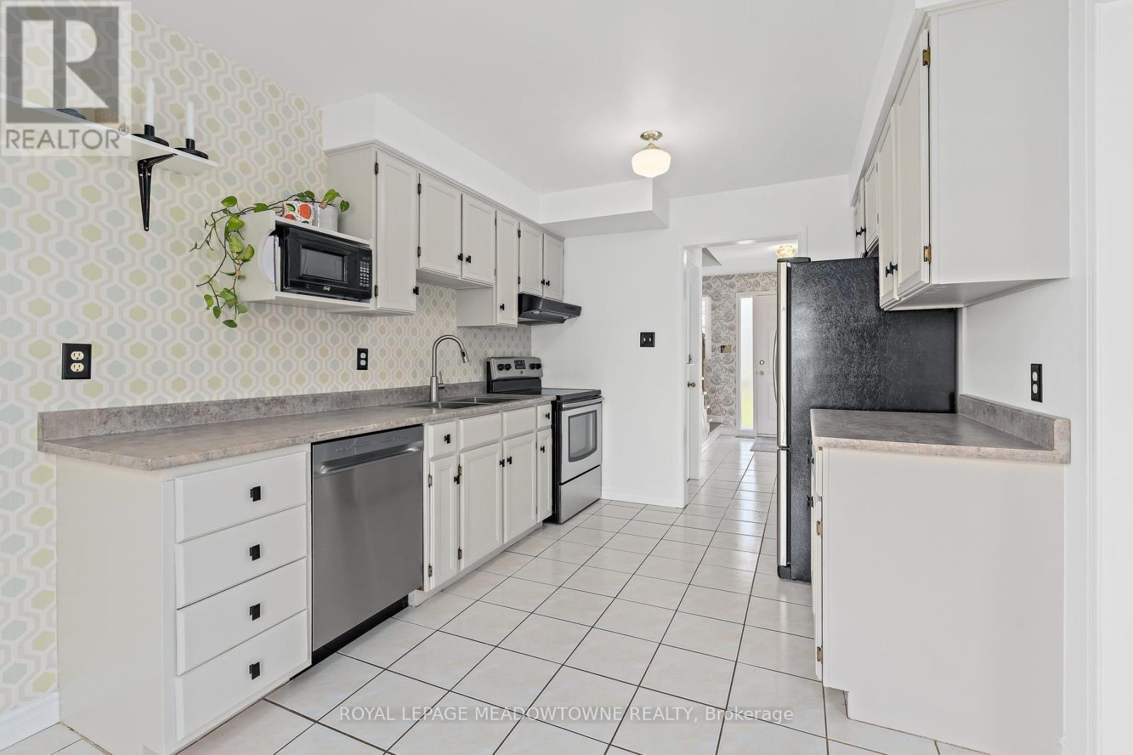 4 Shenstone Avenue, Brampton, Ontario  L6Z 2Y6 - Photo 8 - W13106828