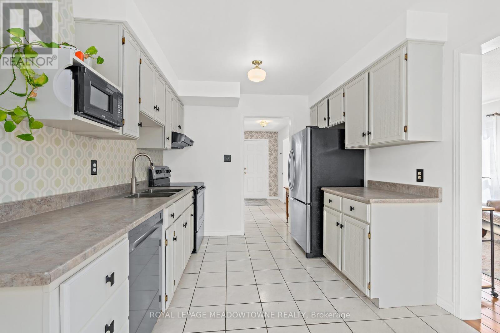4 Shenstone Avenue, Brampton, Ontario  L6Z 2Y6 - Photo 9 - W13106828
