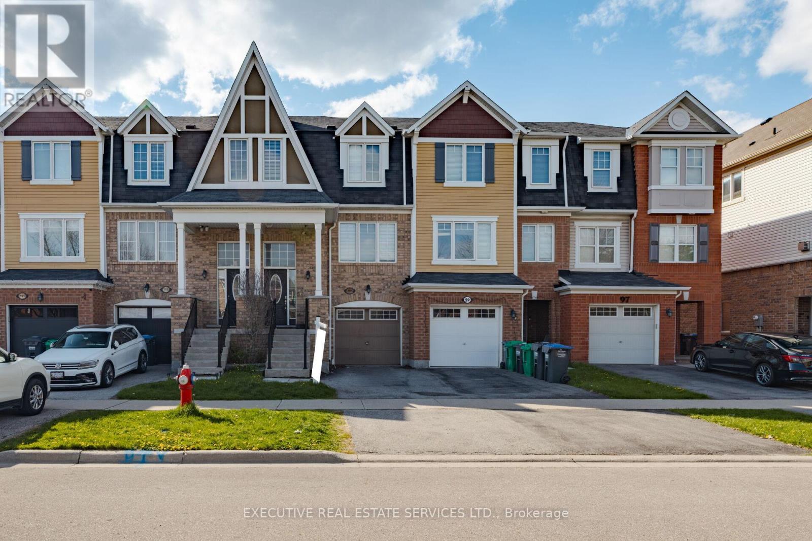 101 Mccleave Crescent, Brampton, Ontario  L6Y 4Y9 - Photo 2 - W13106854