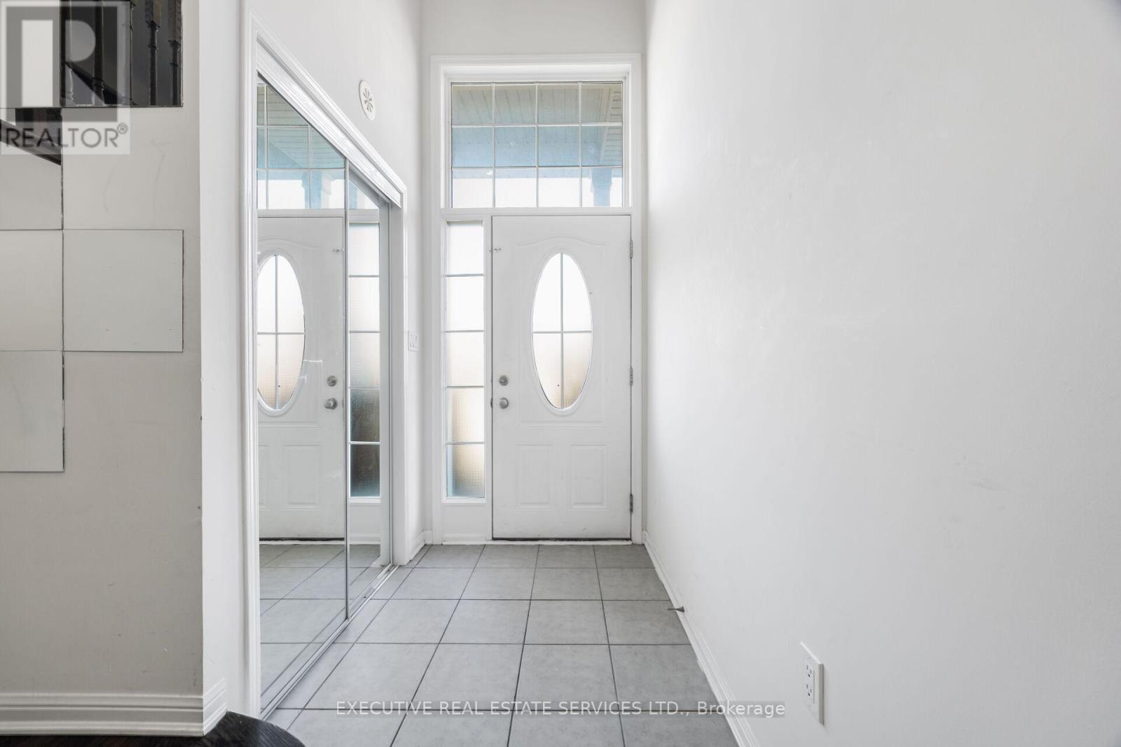 101 Mccleave Crescent, Brampton, Ontario  L6Y 4Y9 - Photo 8 - W13106854