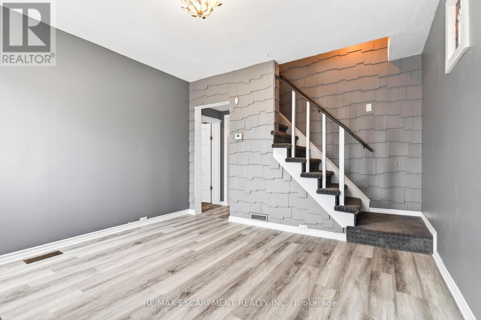 14 Cambridge Avenue, Hamilton, Ontario  L8H 1T5 - Photo 4 - X13106758