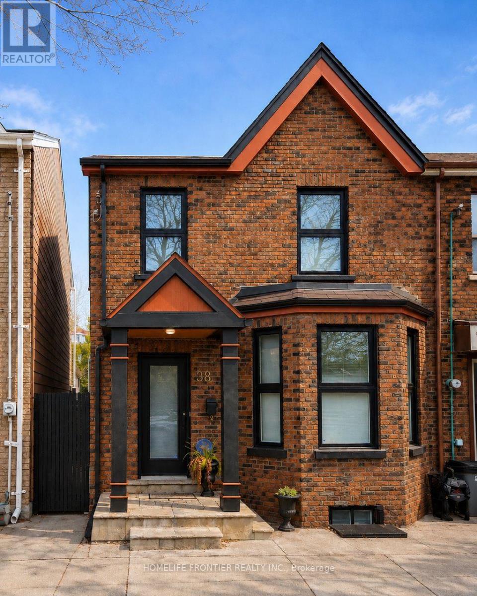LOWER - 38 HENDERSON AVENUE, Toronto, Ontario