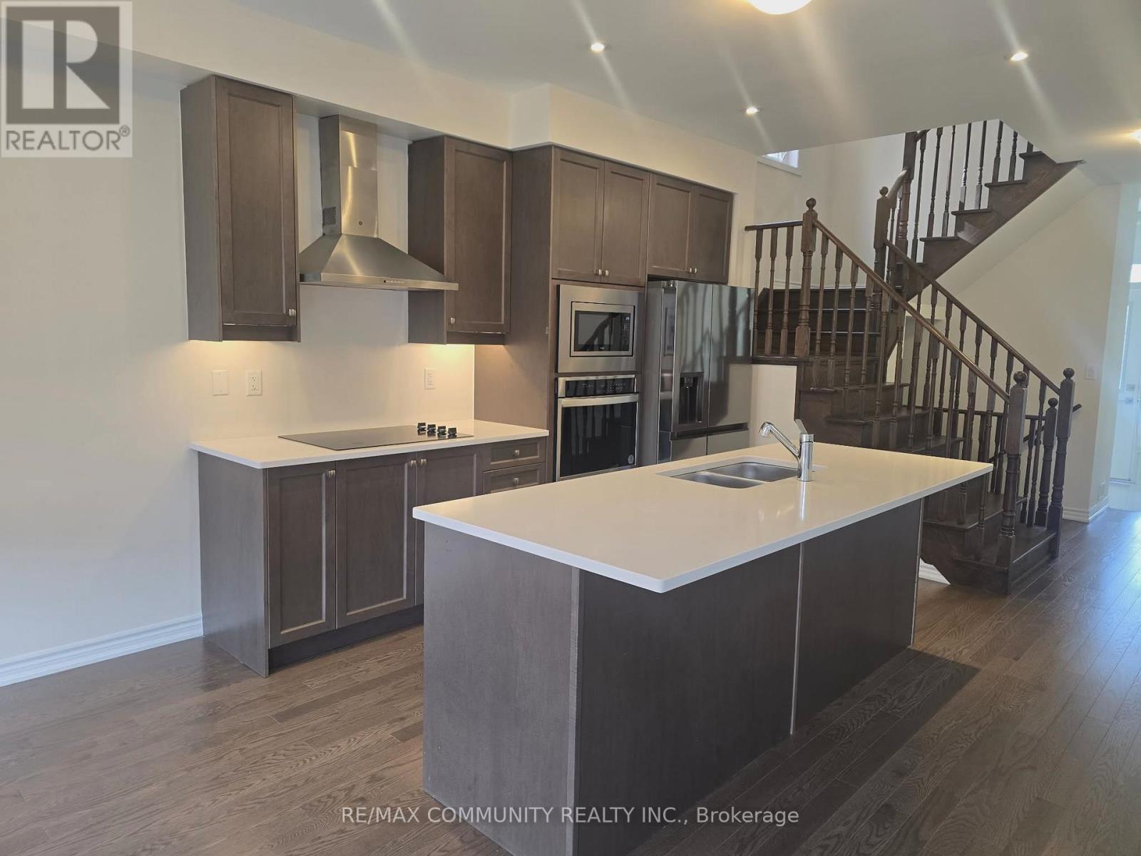 59 Mountainside Crescent, Whitby, Ontario  L1R 0P4 - Photo 2 - E13101190