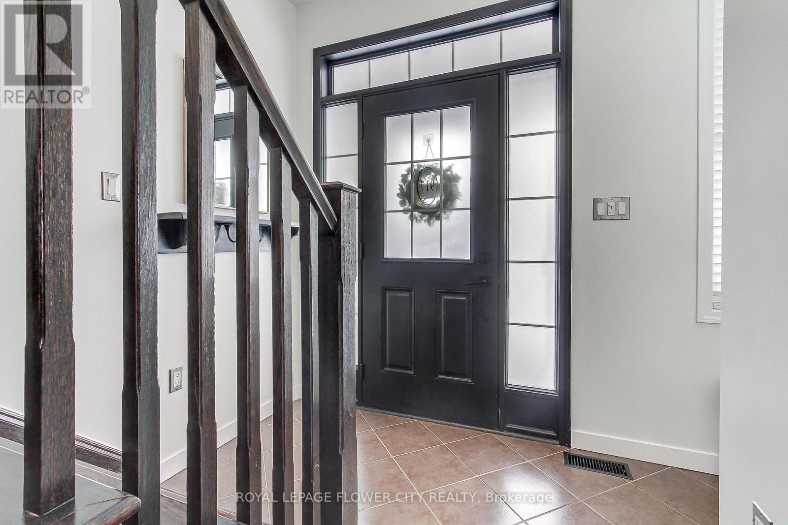 917 Mctrach Crescent, Milton, Ontario  L9T 1M5 - Photo 3 - W12784796