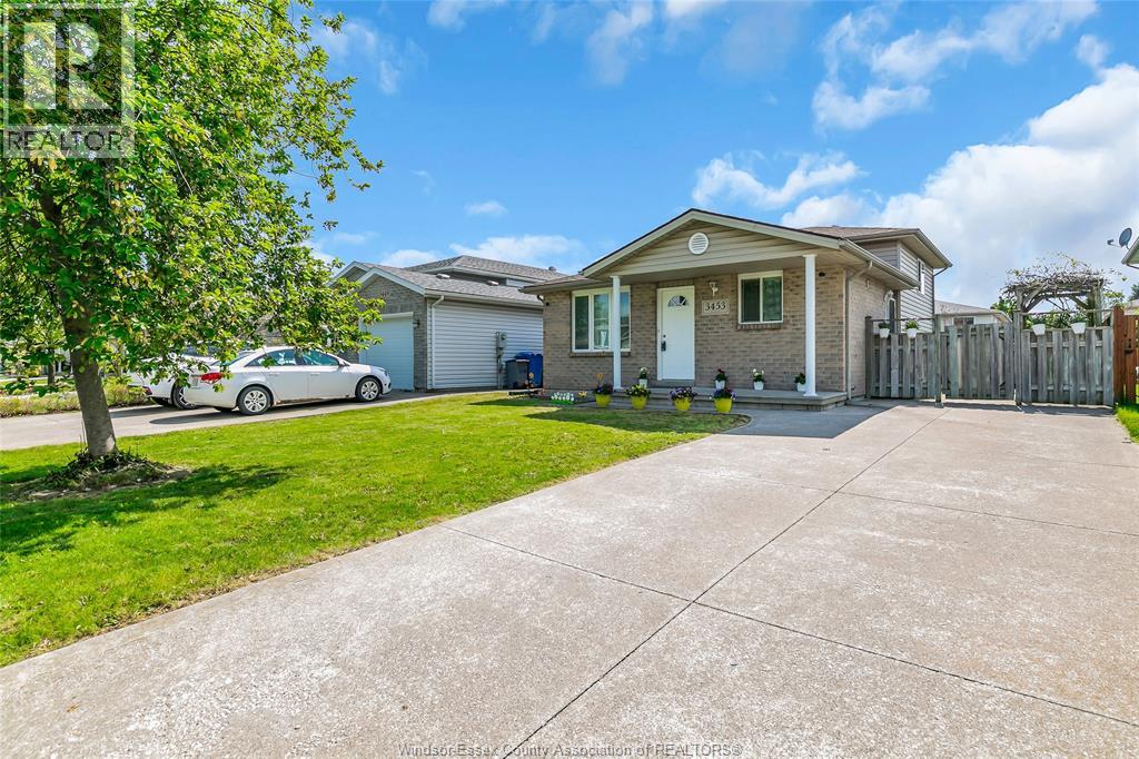 3453 Caribou Crescent, Windsor, Ontario  N8W 5V4 - Photo 2 - 26010549