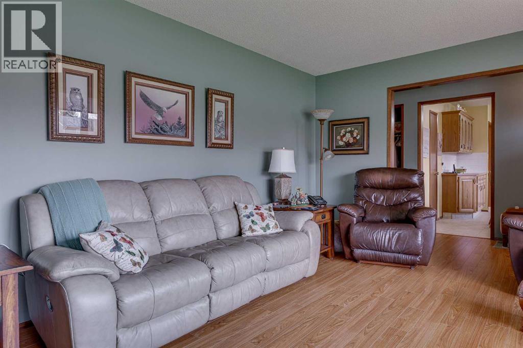 2 Otterbury Avenue, Red Deer, Alberta  T4N 4Z9 - Photo 9 - A2309520