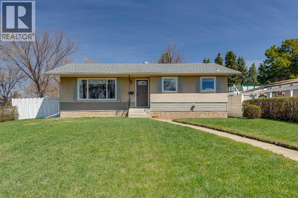 2 Otterbury Avenue, Red Deer, Alberta  T4N 4Z9 - Photo 2 - A2309520