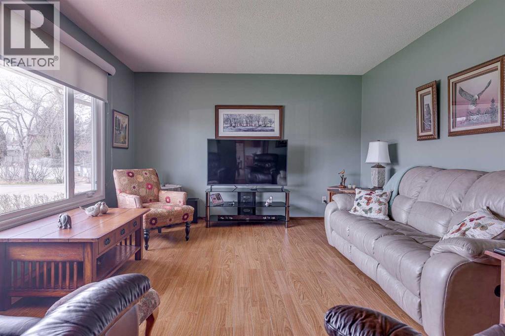2 Otterbury Avenue, Red Deer, Alberta  T4N 4Z9 - Photo 7 - A2309520