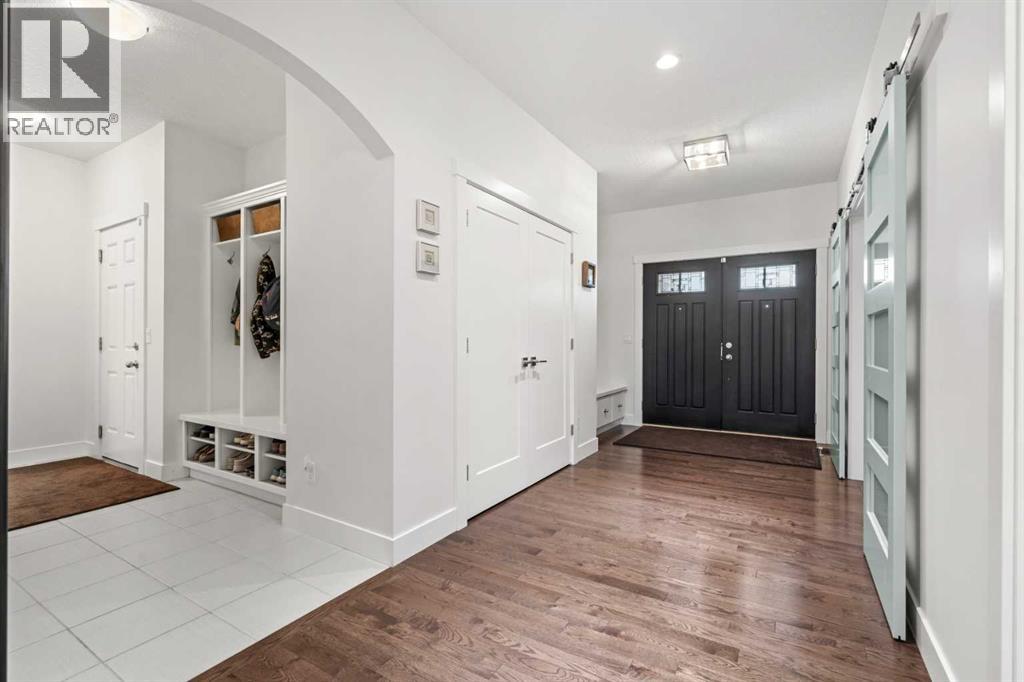 25 Westland Crescent Sw, Calgary, Alberta  T3H 0W1 - Photo 2 - A2307642