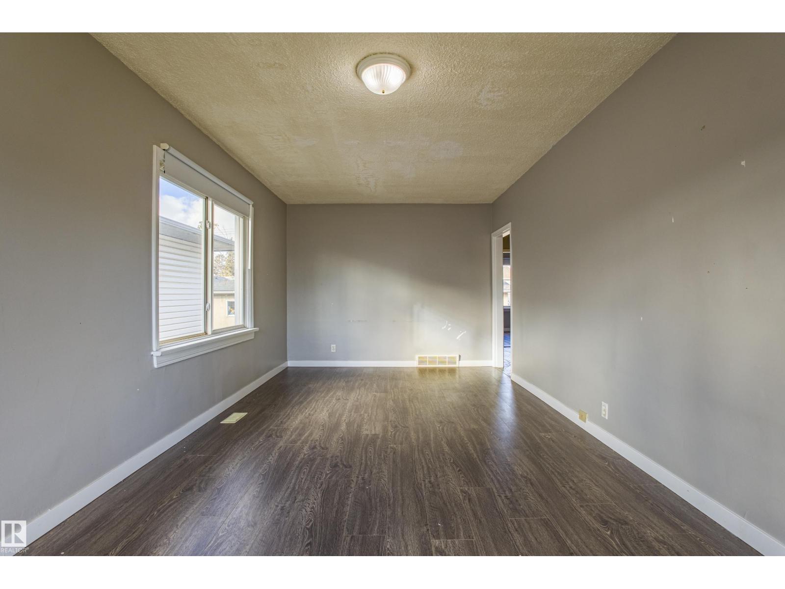 12716 12718 94 St Nw, Edmonton, Alberta  T5E 3V5 - Photo 11 - E4486803