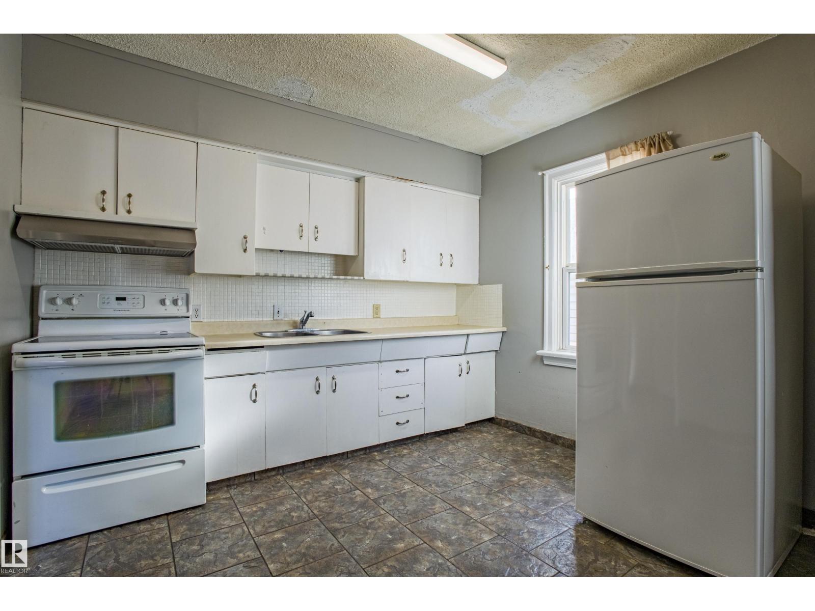 12716 12718 94 St Nw, Edmonton, Alberta  T5E 3V5 - Photo 12 - E4486803