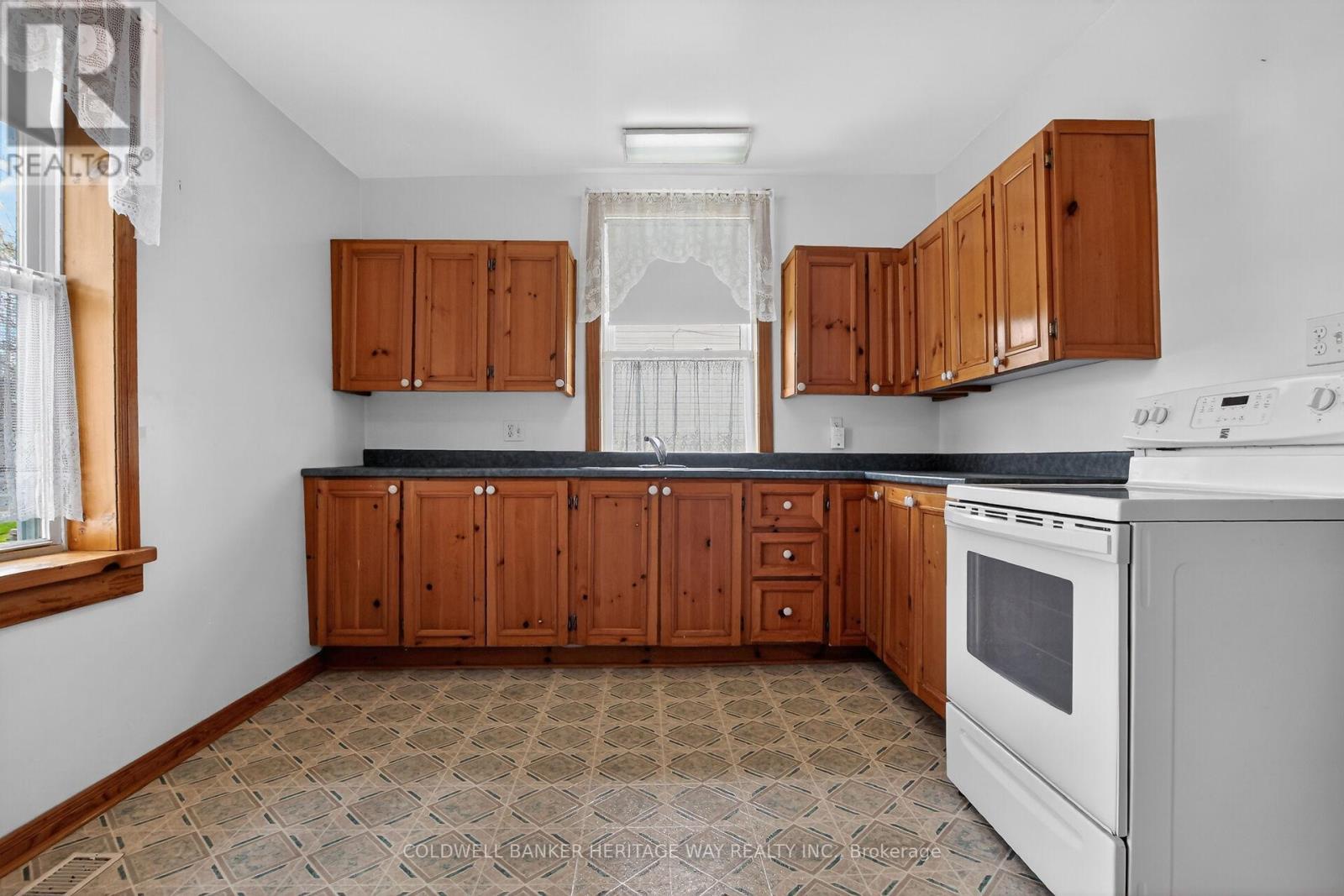 114 & 112 Clarence Street, Lanark Highlands, Ontario  K0G 1K0 - Photo 10 - X13106866