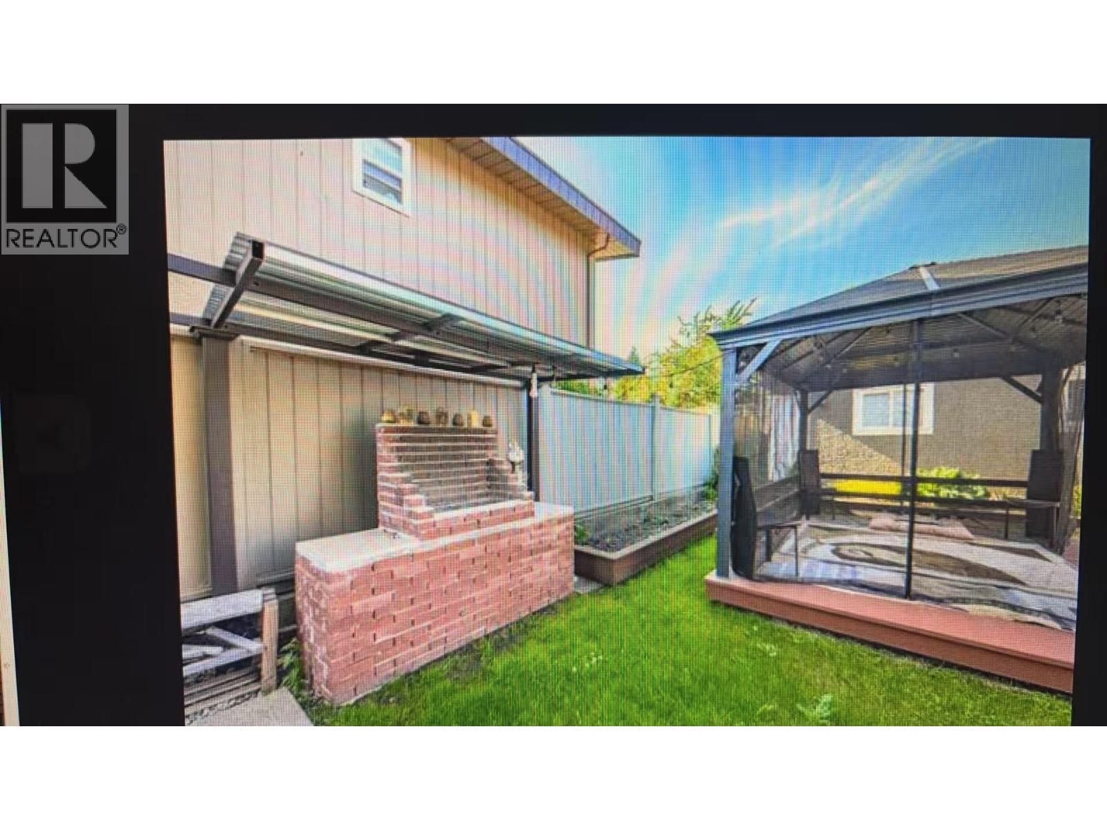 Ground Level 6661 Aubrey St, Burnaby, British Columbia  V5B 2E3 - Photo 2 - R3121648